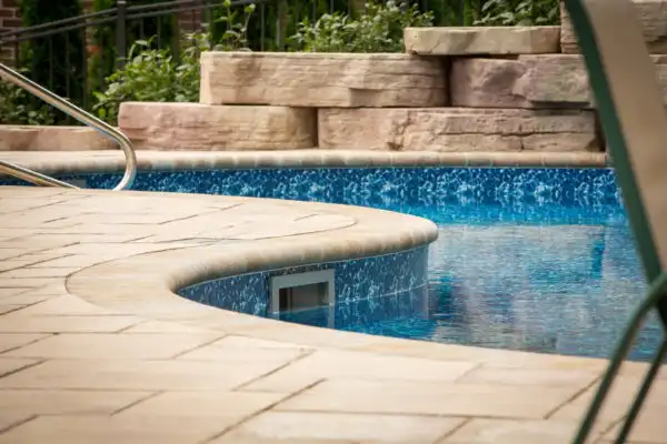 Bullnose pool coping